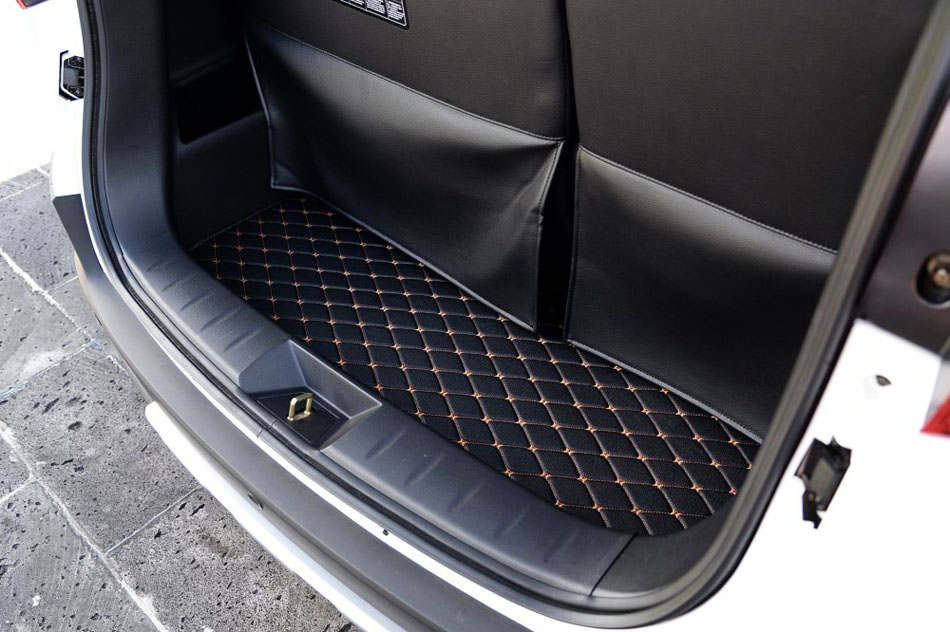 2016款 1.5L 手动互联网版 座椅空间