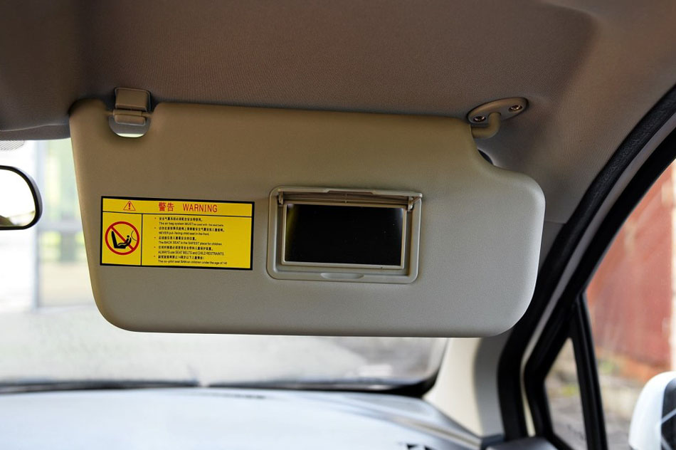 2016款 1.5L 手动互联网版 座椅空间