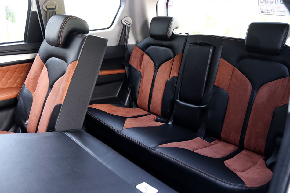 2016款 1.5L 手动互联网版 座椅空间