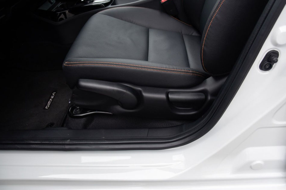 2017款 1.5L CVT风尚版 座椅空间