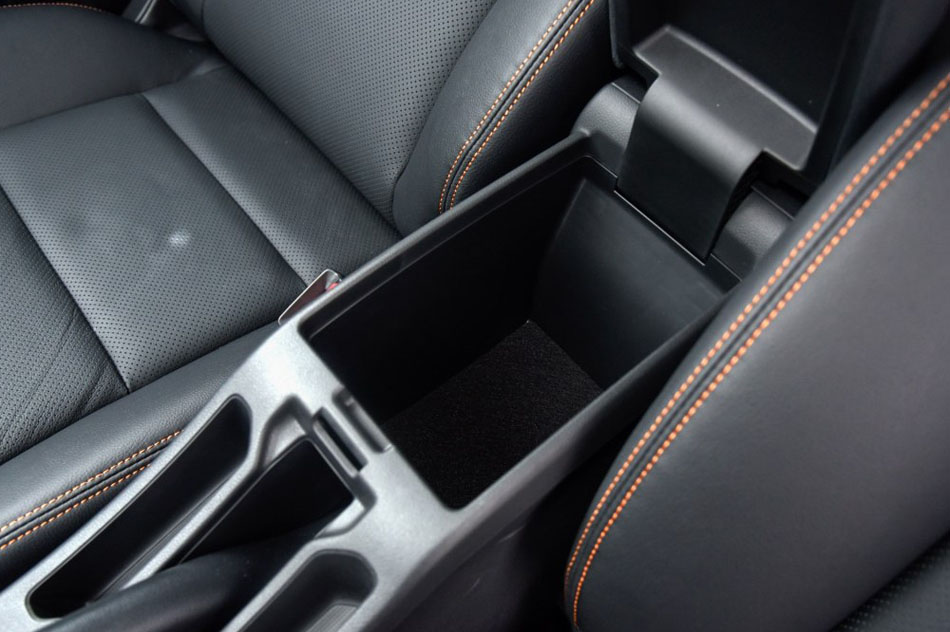 2017款 1.5L CVT风尚版 座椅空间