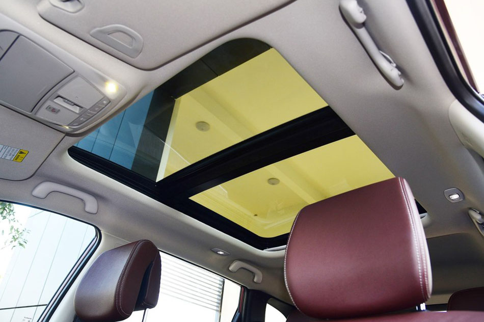 2017款 2.5L 四驱至尊版 座椅空间