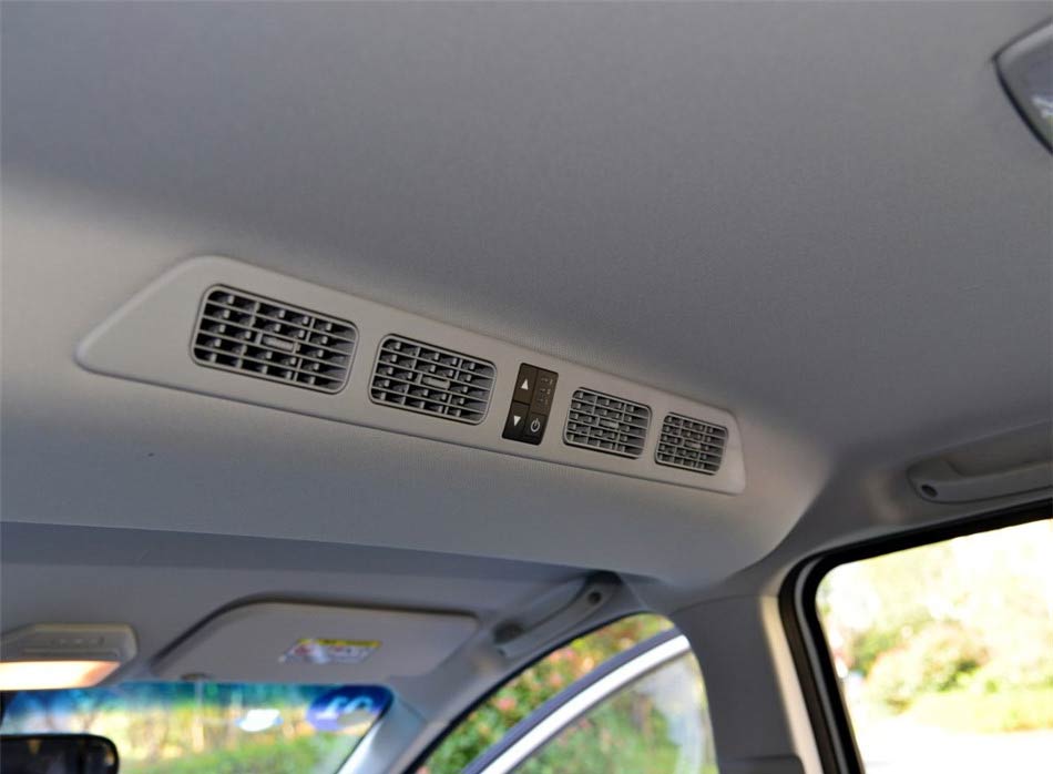 开瑞K60  2017款 1.5L 手动旗舰型 座椅空间