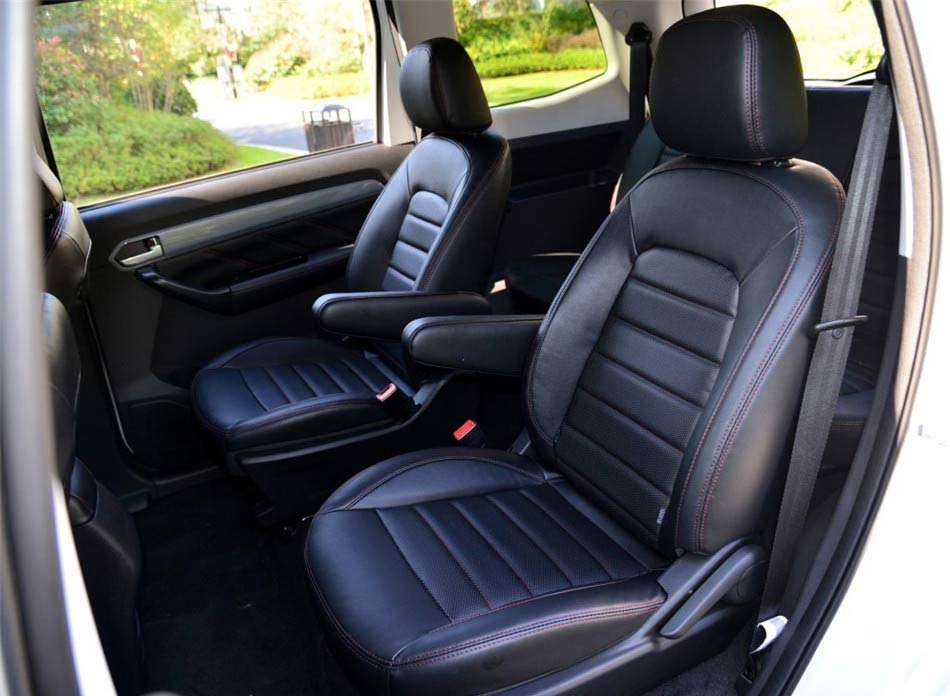 开瑞K60  2017款 1.5L 手动旗舰型 座椅空间