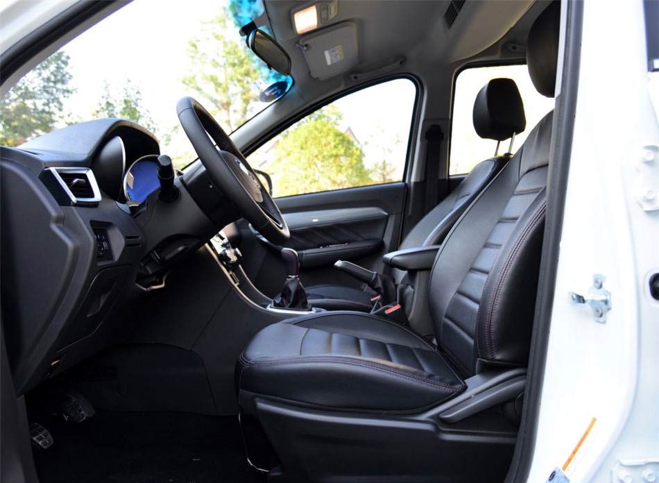 开瑞K60  2017款 1.5L 手动旗舰型 座椅空间