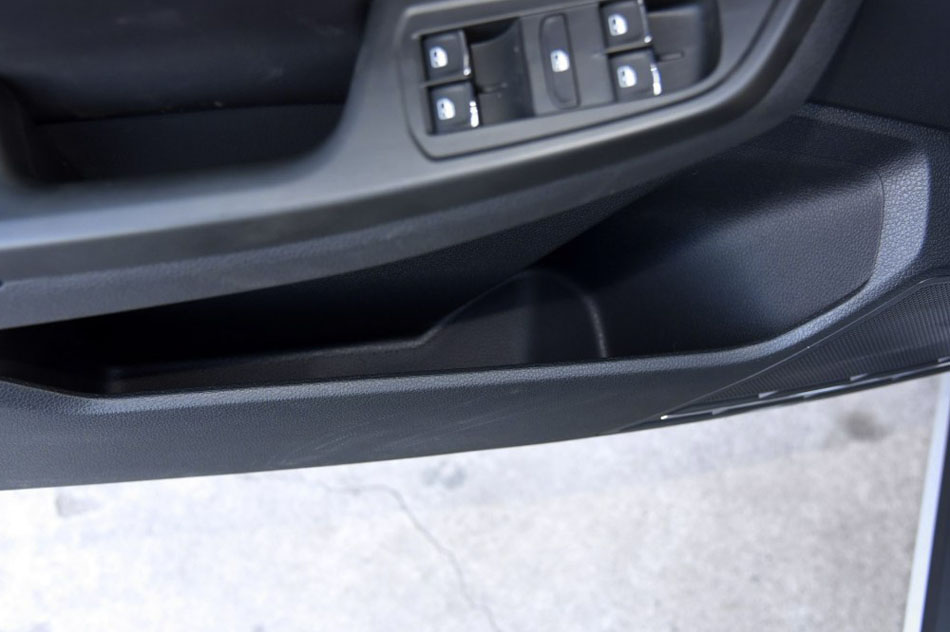 2017款 230TSI 自动舒适型 座椅空间