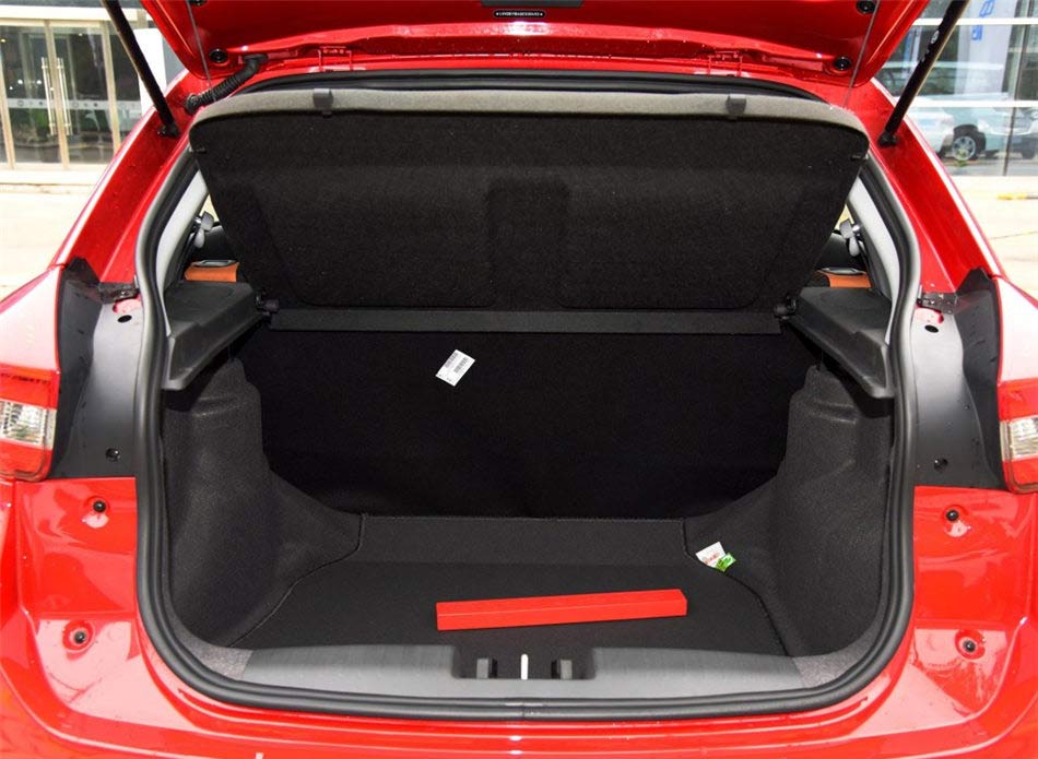 2017款 1.5L 手动都市版 座椅空间