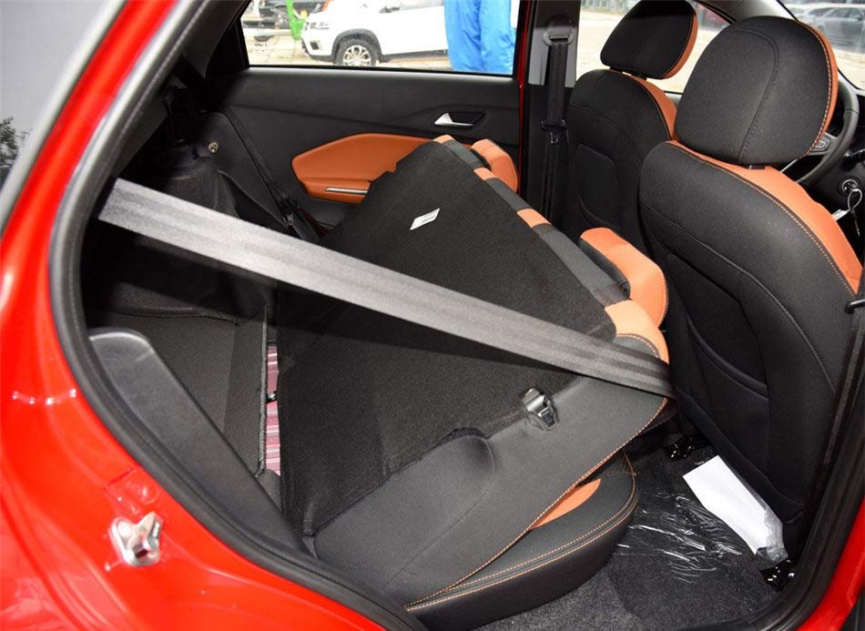 2017款 1.5L 手动都市版 座椅空间