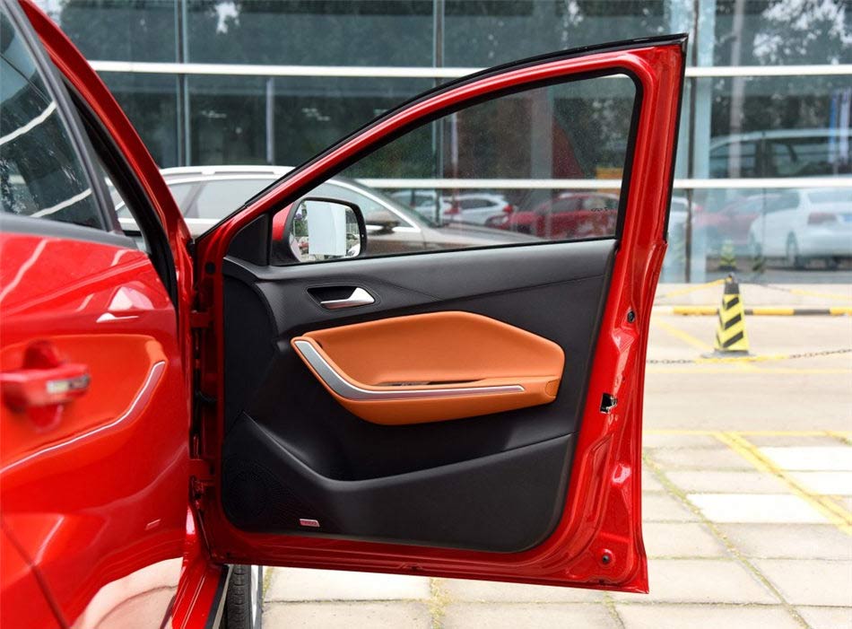 2017款 1.5L 手动都市版 座椅空间