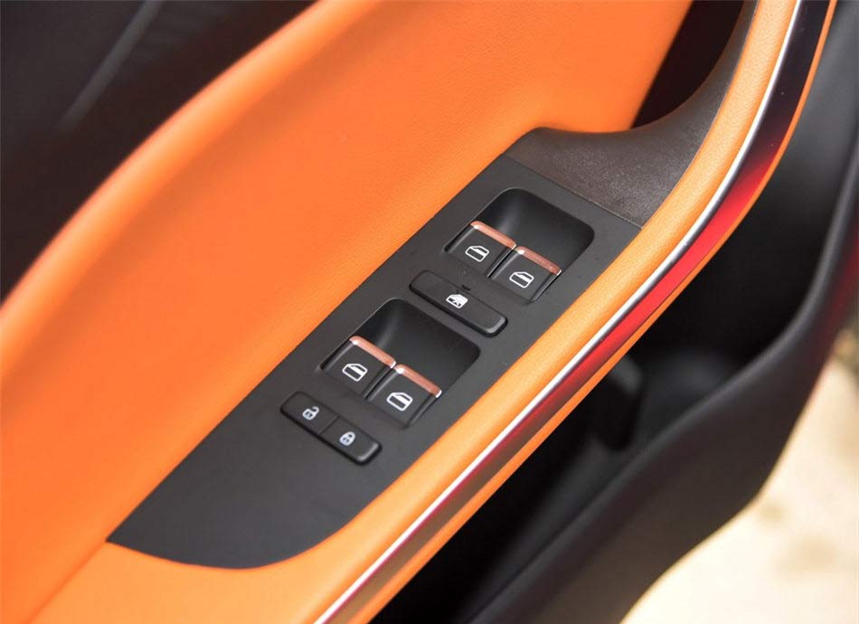 2017款 1.5L 手动都市版 座椅空间