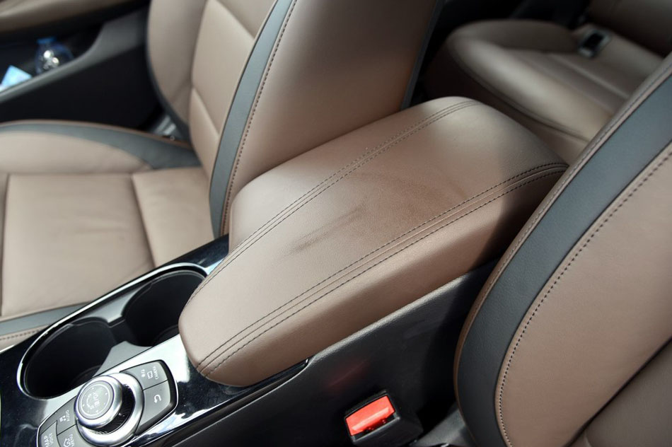 2017款 2.0T 四驱极限版 座椅空间