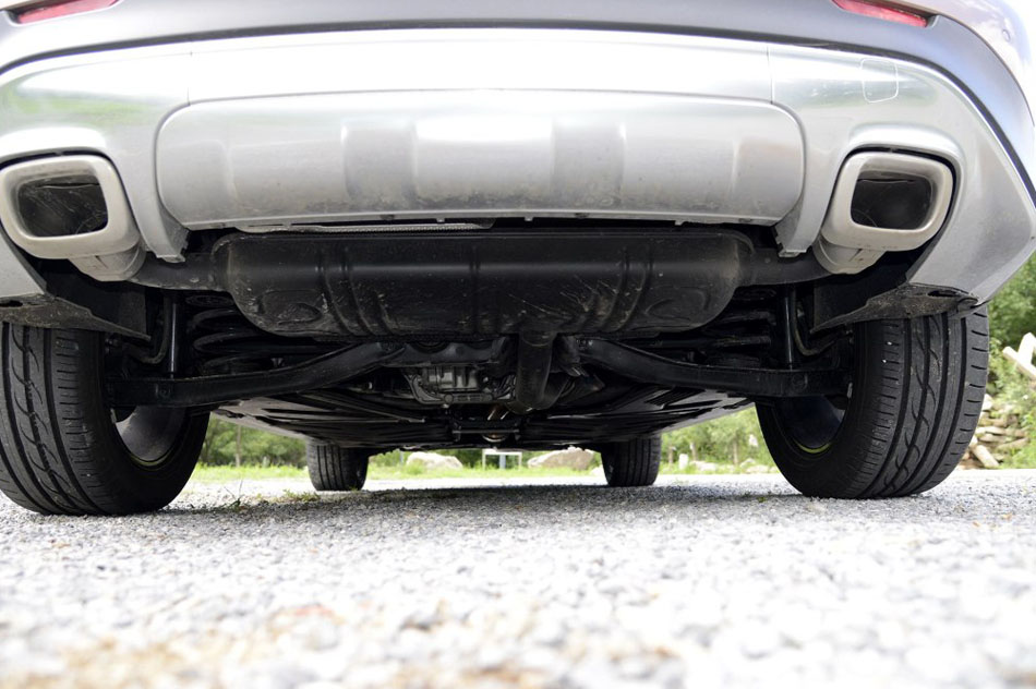 2017款 2.0T 四驱极限版 引擎底盘