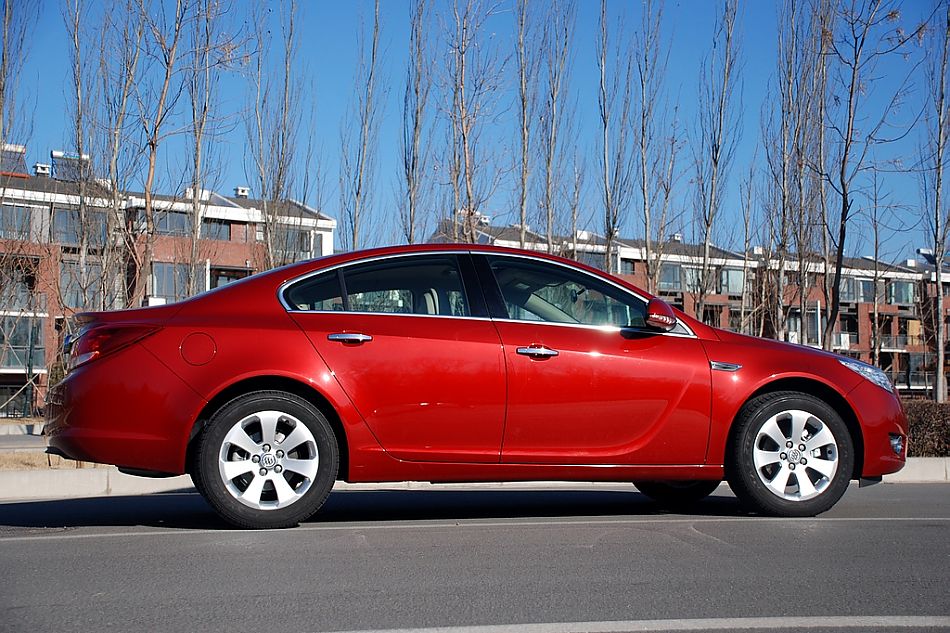 新君威2.0外观图片