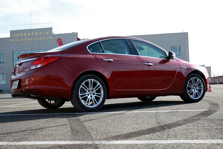 全新君威2.4外观图片