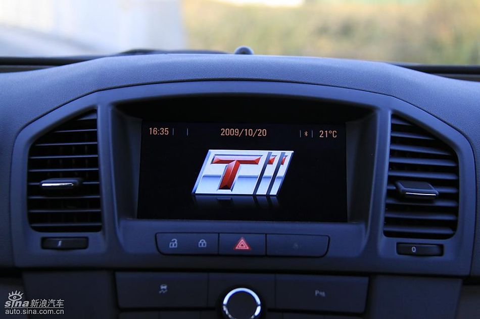 别克新君威2.0T内饰实拍图