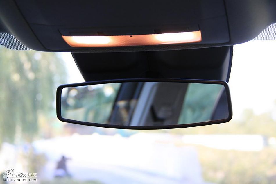别克新君威2.0T内饰实拍图