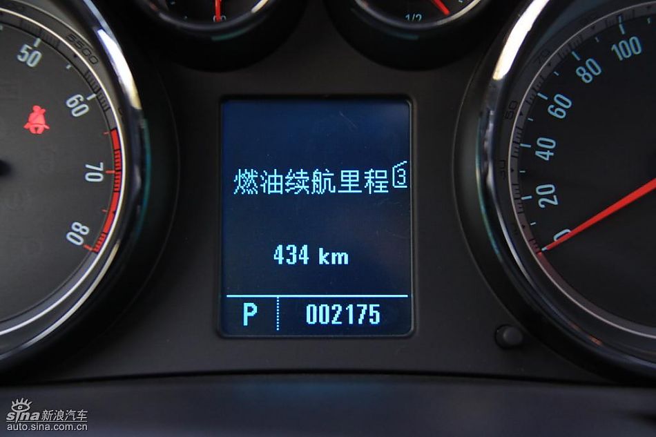 别克新君威2.0T内饰实拍图