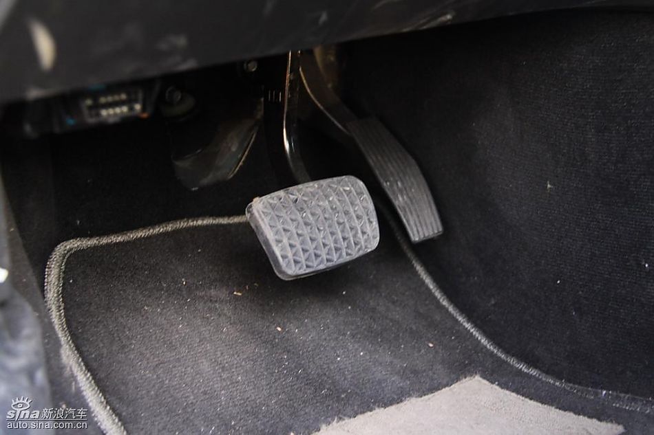 别克新君威2.0T内饰实拍图