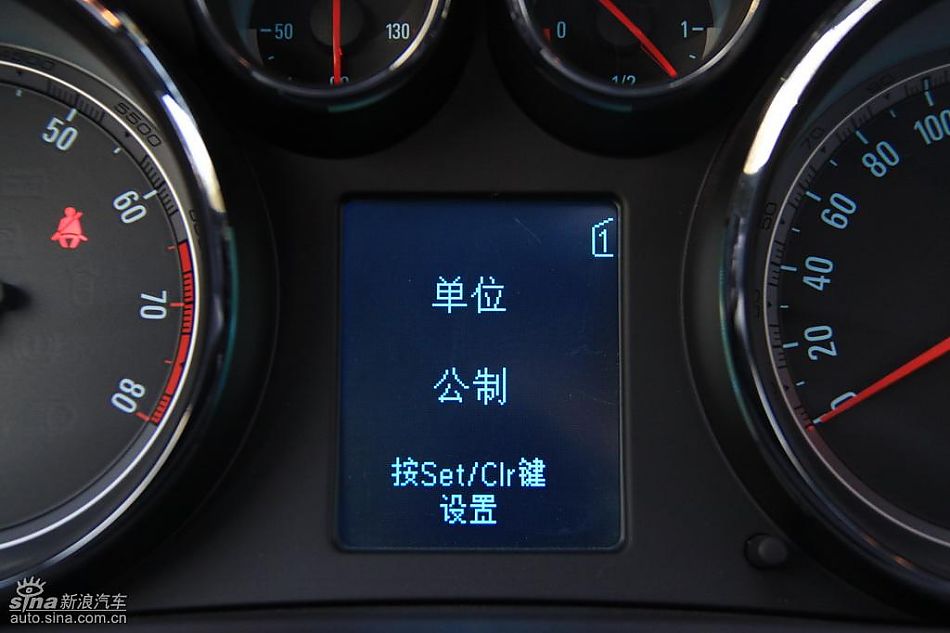 别克新君威2.0T内饰实拍图