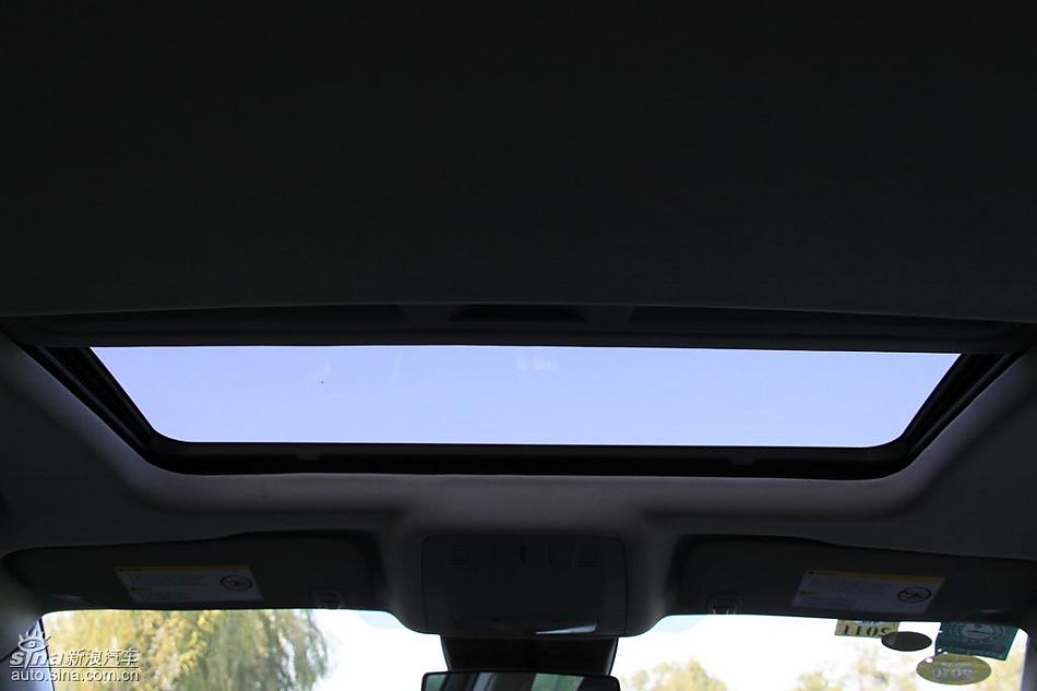 别克新君威2.0T内饰实拍图