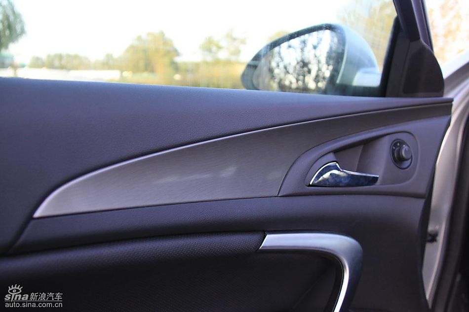 别克新君威2.0T内饰实拍图