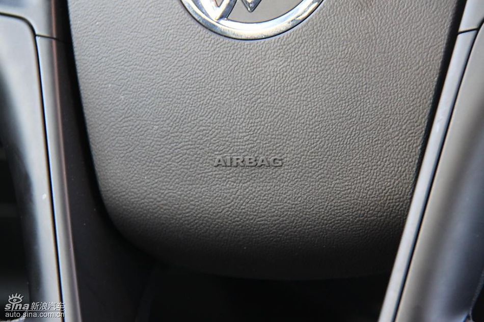 别克新君威2.0T内饰实拍图