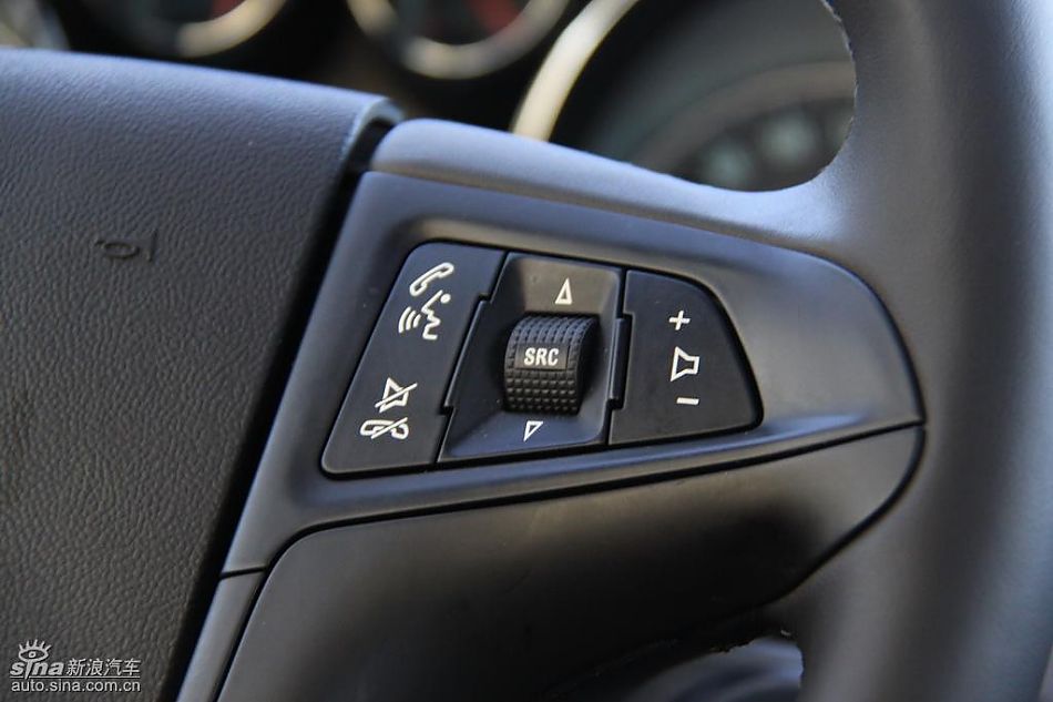 别克新君威2.0T内饰实拍图