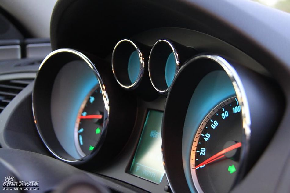别克新君威2.0T内饰实拍图