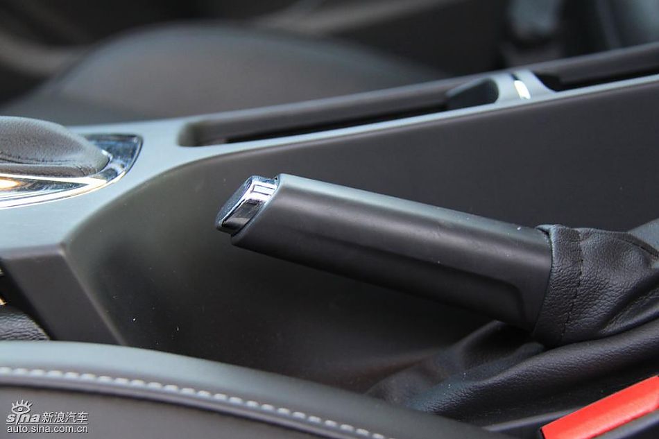 别克新君威2.0T内饰实拍图