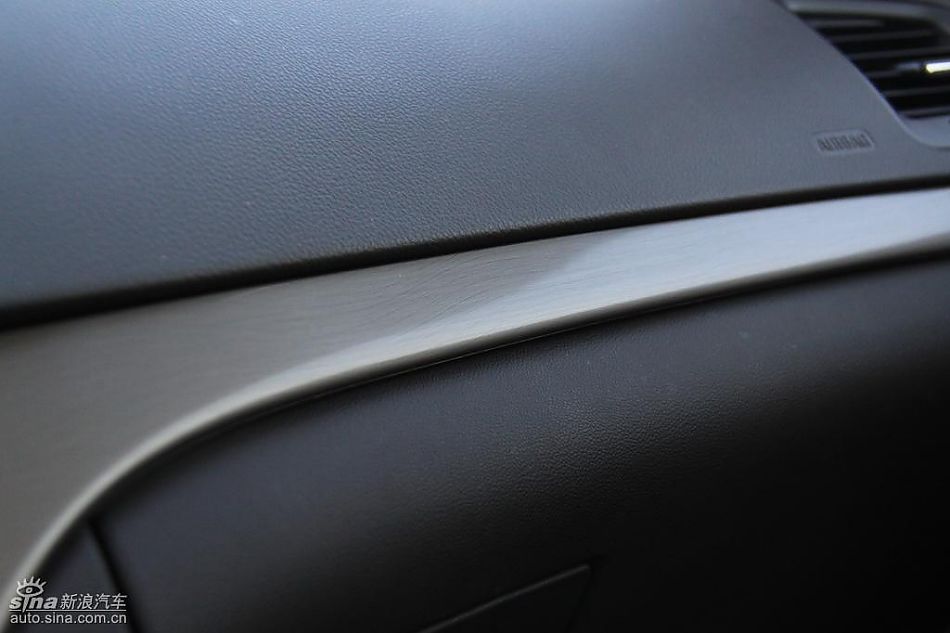 别克新君威2.0T内饰实拍图