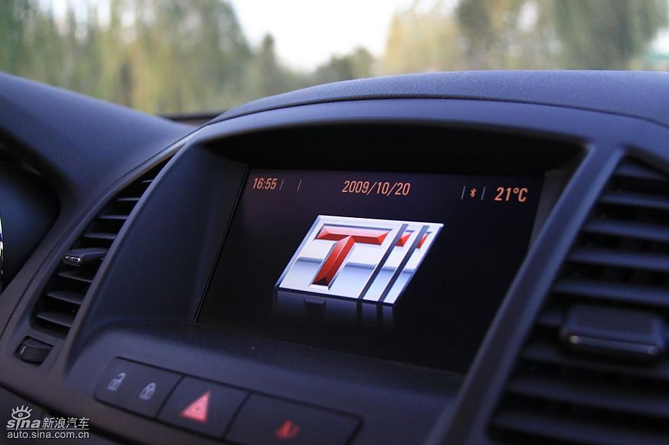 别克新君威2.0T内饰实拍图