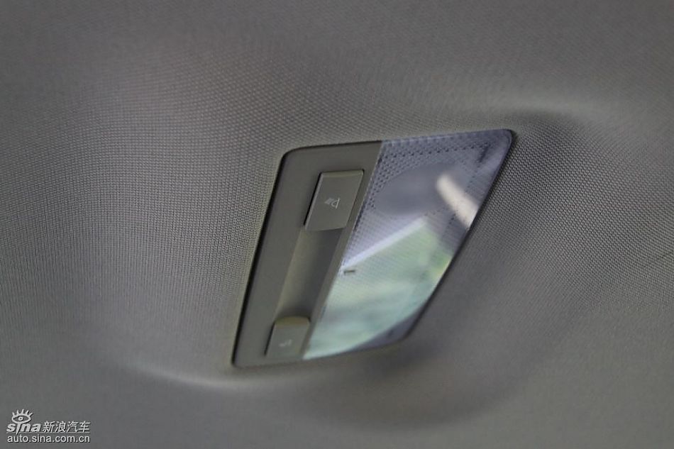 别克新君威2.0T内饰实拍图