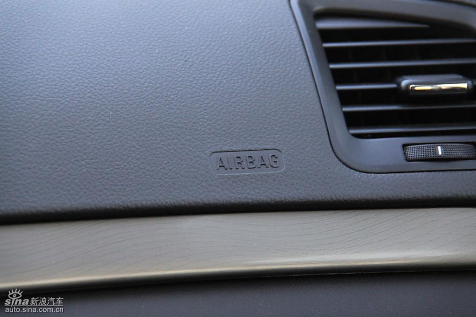 别克新君威2.0T内饰实拍图