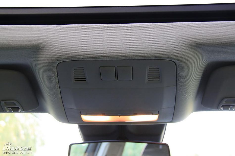 别克新君威2.0T内饰实拍图