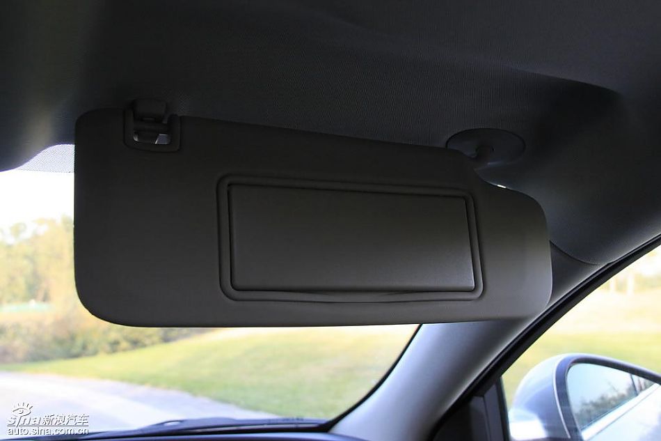 别克新君威2.0T内饰实拍图