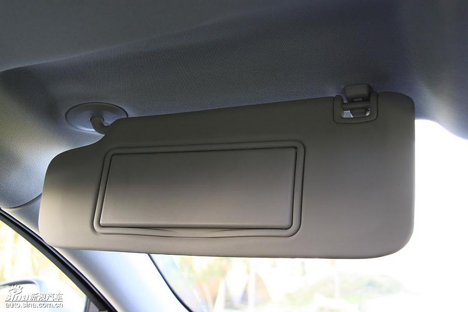 别克新君威2.0T内饰实拍图