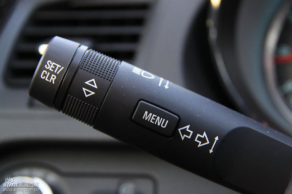 别克新君威2.0T内饰实拍图