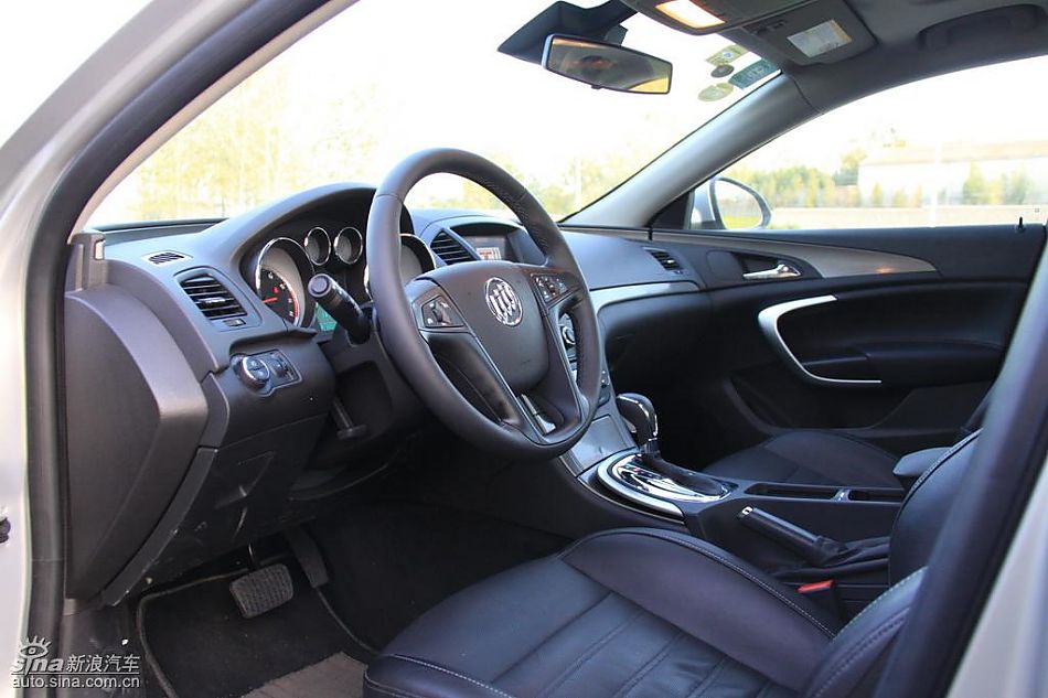 别克新君威2.0T内饰实拍图