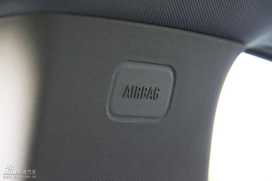 别克新君威2.0T内饰实拍图