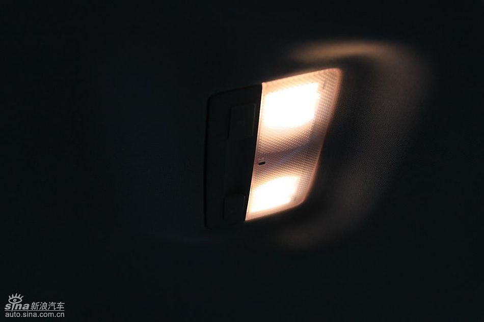 别克新君威2.0T内饰实拍图