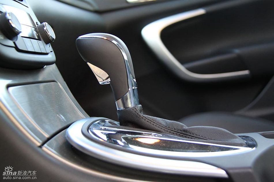 别克新君威2.0T内饰实拍图