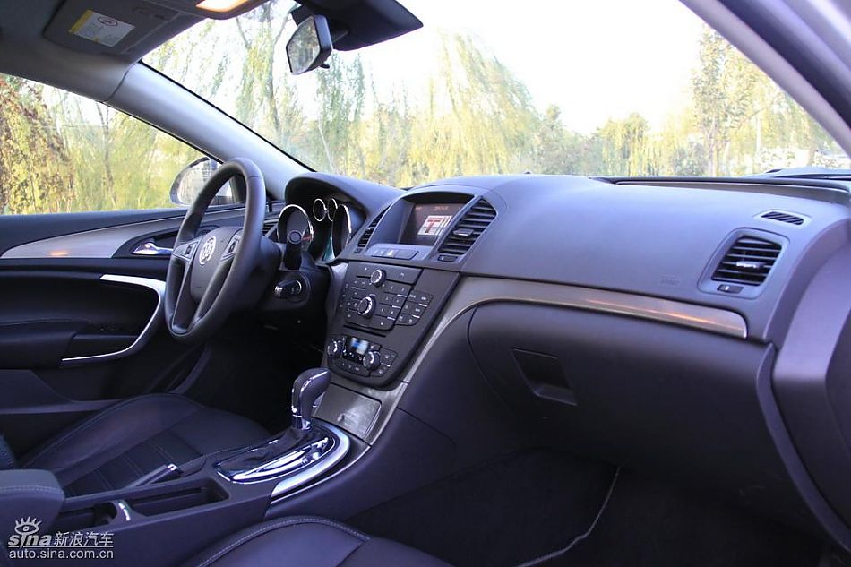 别克新君威2.0T内饰实拍图