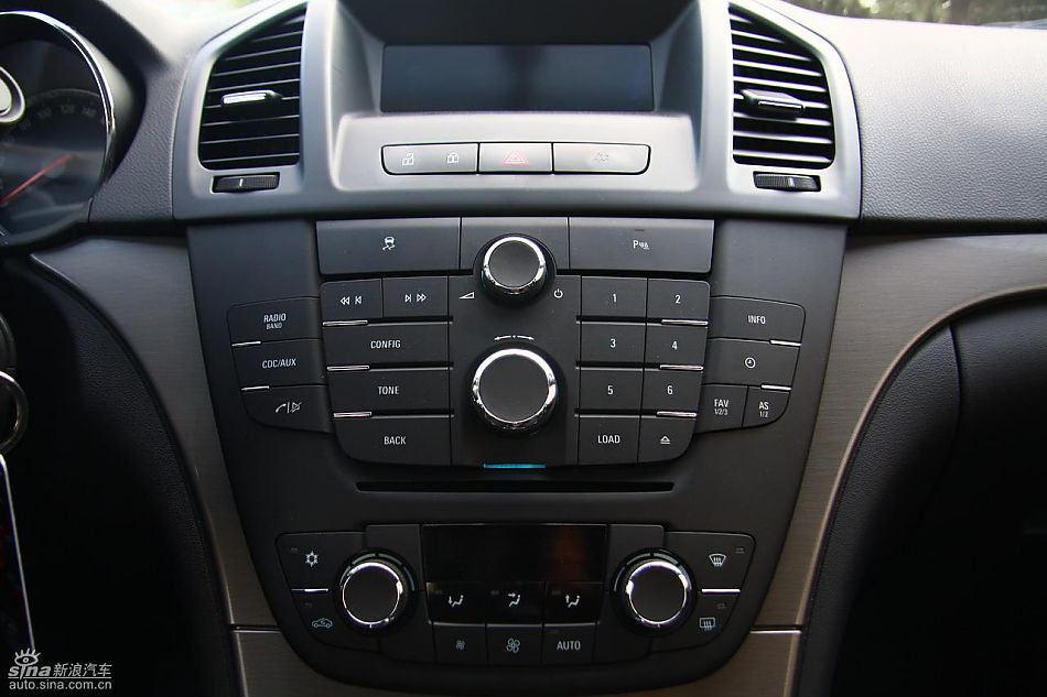 新君威1.6T实拍图内饰