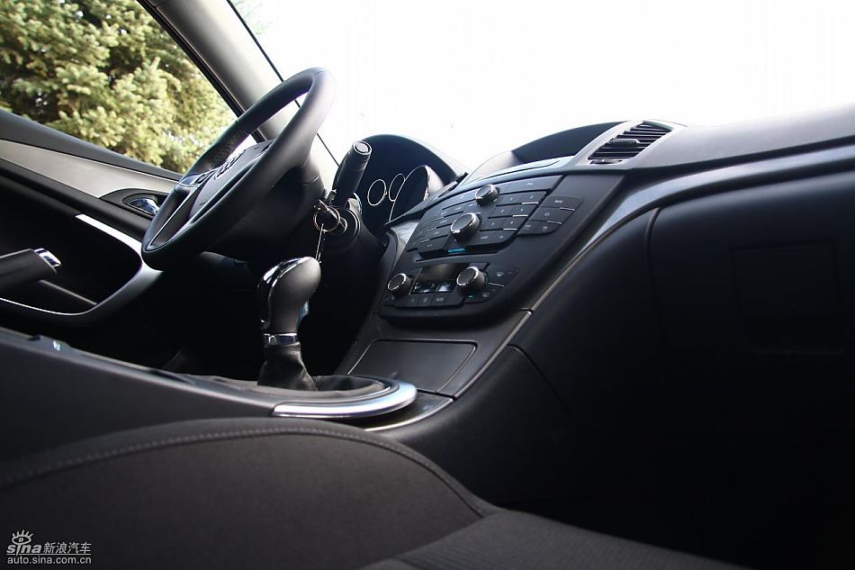 新君威1.6T实拍图内饰