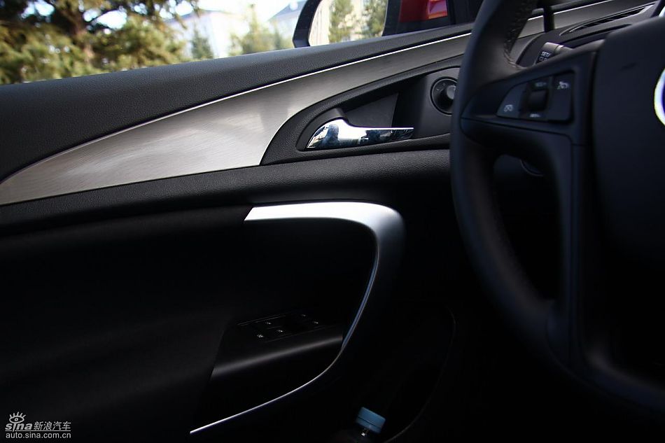 新君威1.6T实拍图内饰