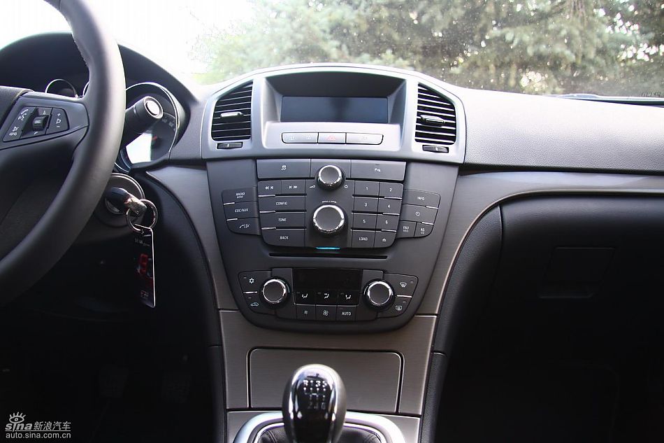 新君威1.6T实拍图内饰