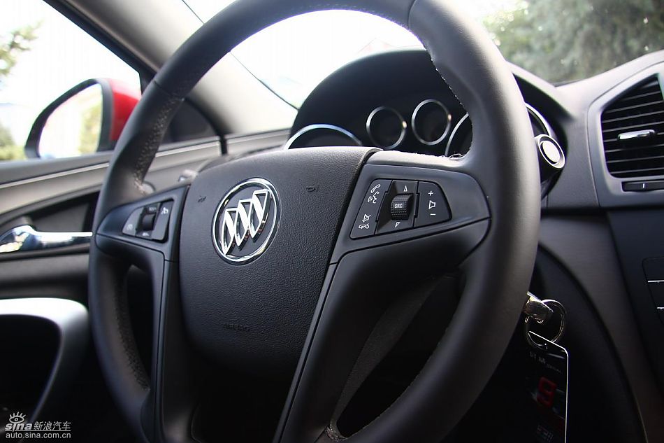 新君威1.6T实拍图内饰