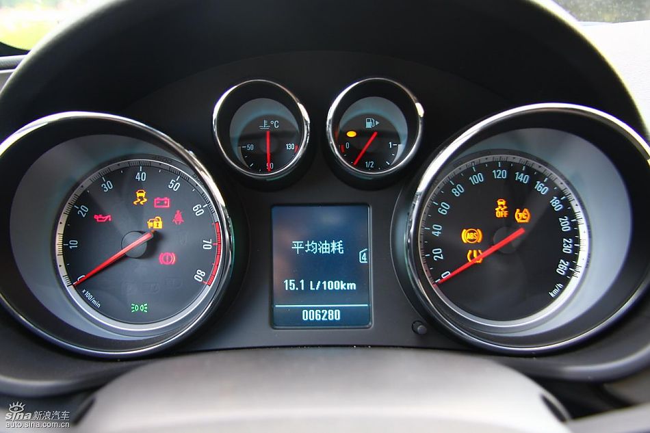 新君威1.6T实拍图内饰