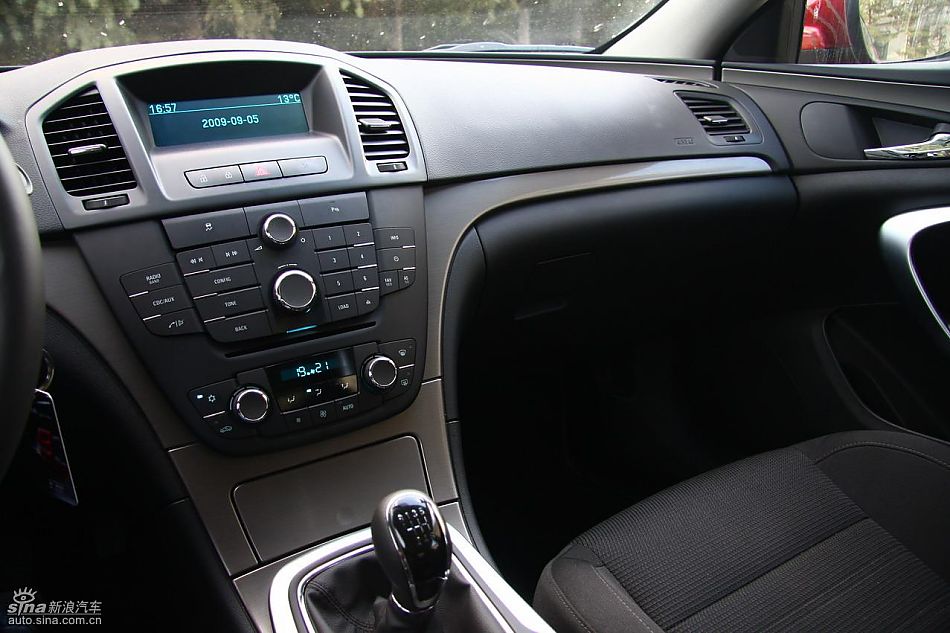 新君威1.6T实拍图内饰