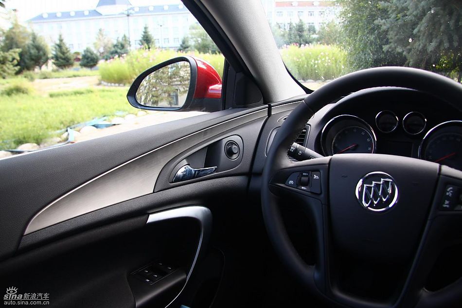 新君威1.6T实拍图内饰